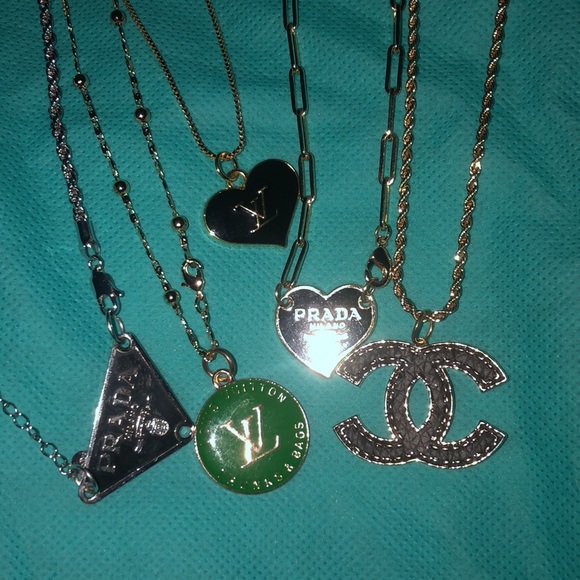 Prada charm w unbranded chain Necklace Néw - Picture 4 of 4